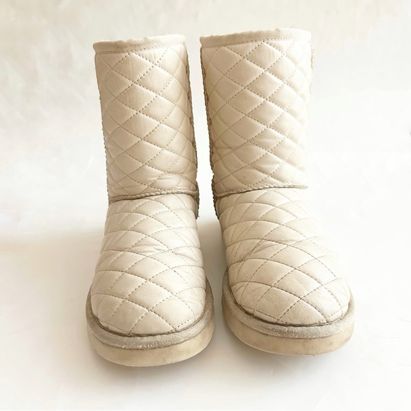UGG Classic Quilted Boots Shearling Women’s Size 7 - Picture 4 of 9